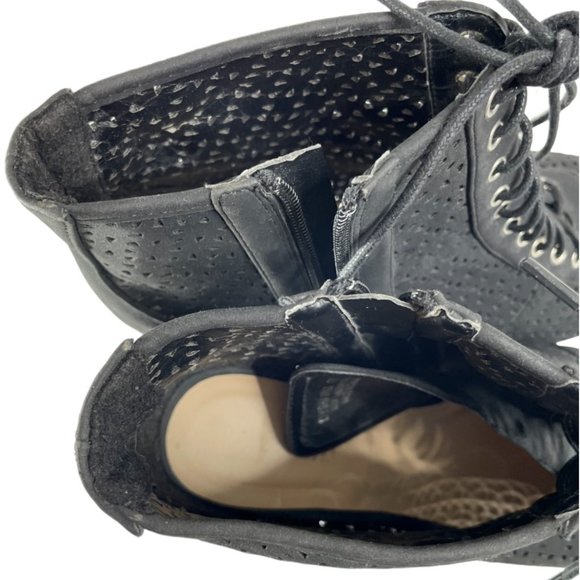 Torrid Women's Shawna Black Faux Leather Laser Cut Peep Toe Bootie Size 9W - Picture 5 of 8